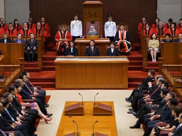 1-bo-may-hanh-chinh-dat-nuoc-singapore