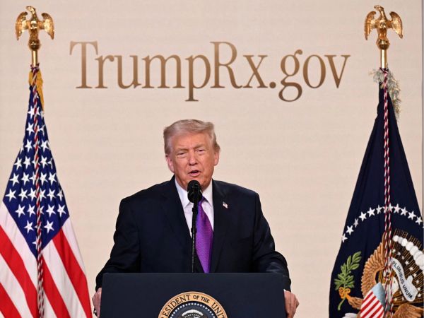 1-ong-trump-bai-toan-y-te