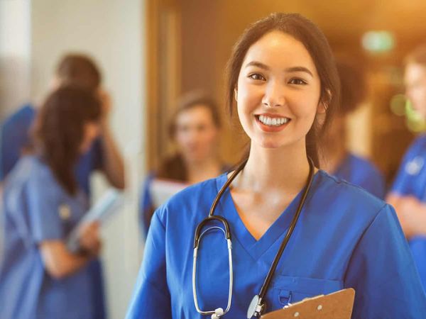 1-pr-canada-nhan-vien-y-te