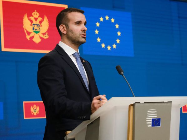 2-dinh-cu-montenegro-lo-trinh-moi