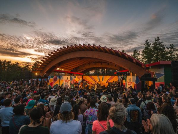 2-lanh-tho-tay-bac-canada