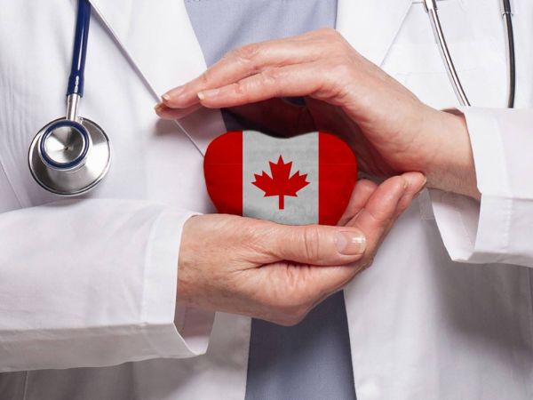 2-pr-canada-nhan-vien-y-te