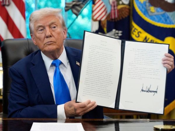2-the-vang-cua-trump