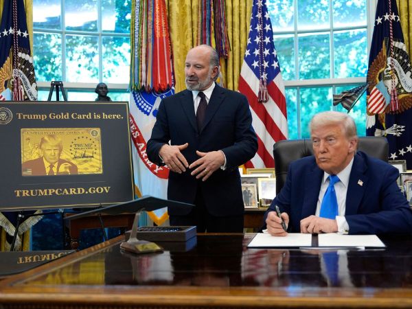 3-the-vang-cua-trump