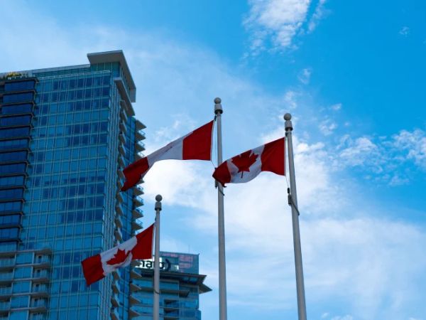 4-muc-luong-toi-thieu-o-canada