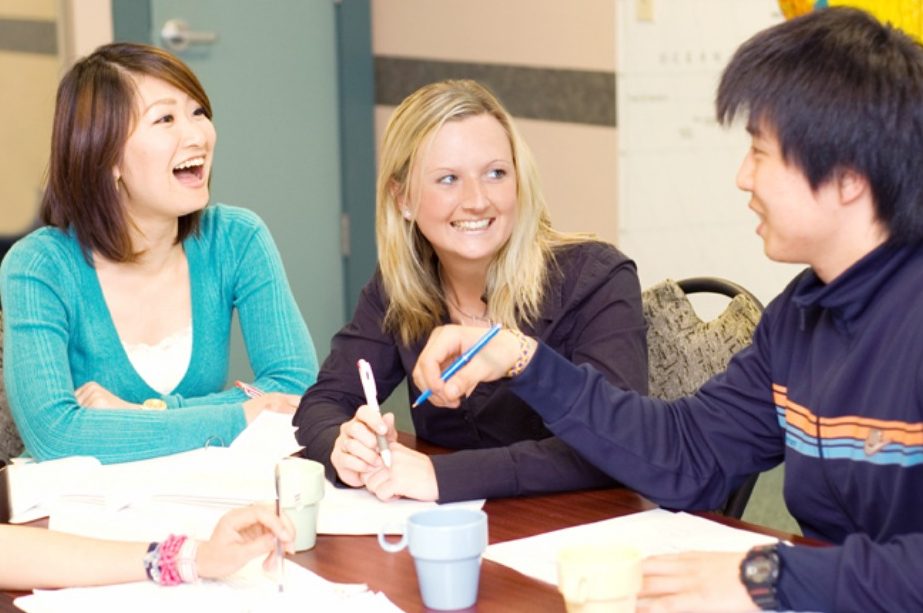Điều kiện tiếng Anh, độ tuổi và thời gian hiện diện 